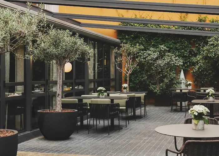 Catalonia Boulevard 酒店