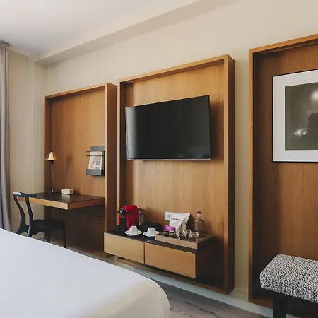 Catalonia Boulevard Hotel